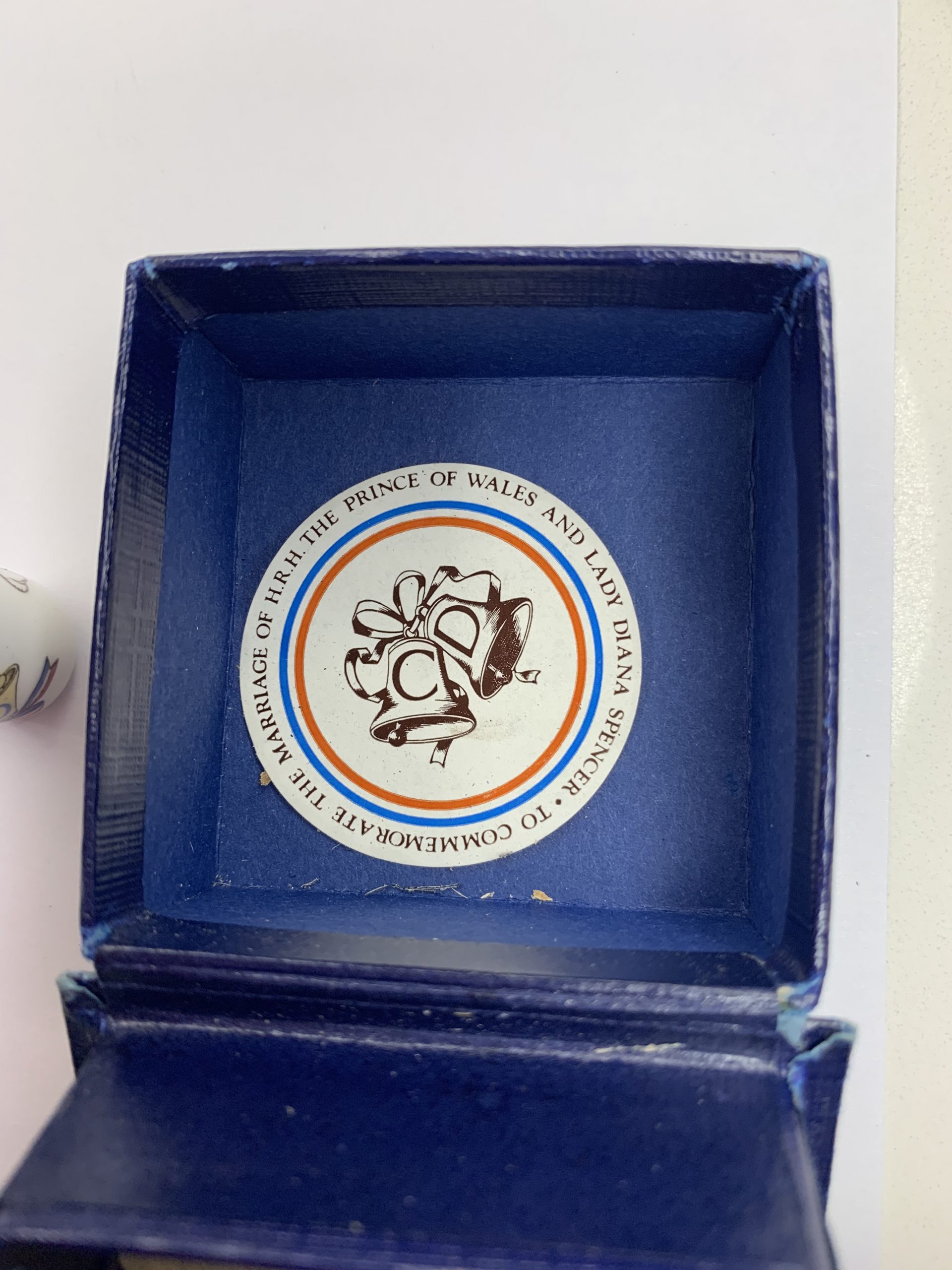 Antiques and Collectibles - Porcelain Thimble - Royal Worcester Commemorative Thimble on the Marriage of HRH Charles and Lady Diana Spencer 29 July 1981 #ML714 - Image 3