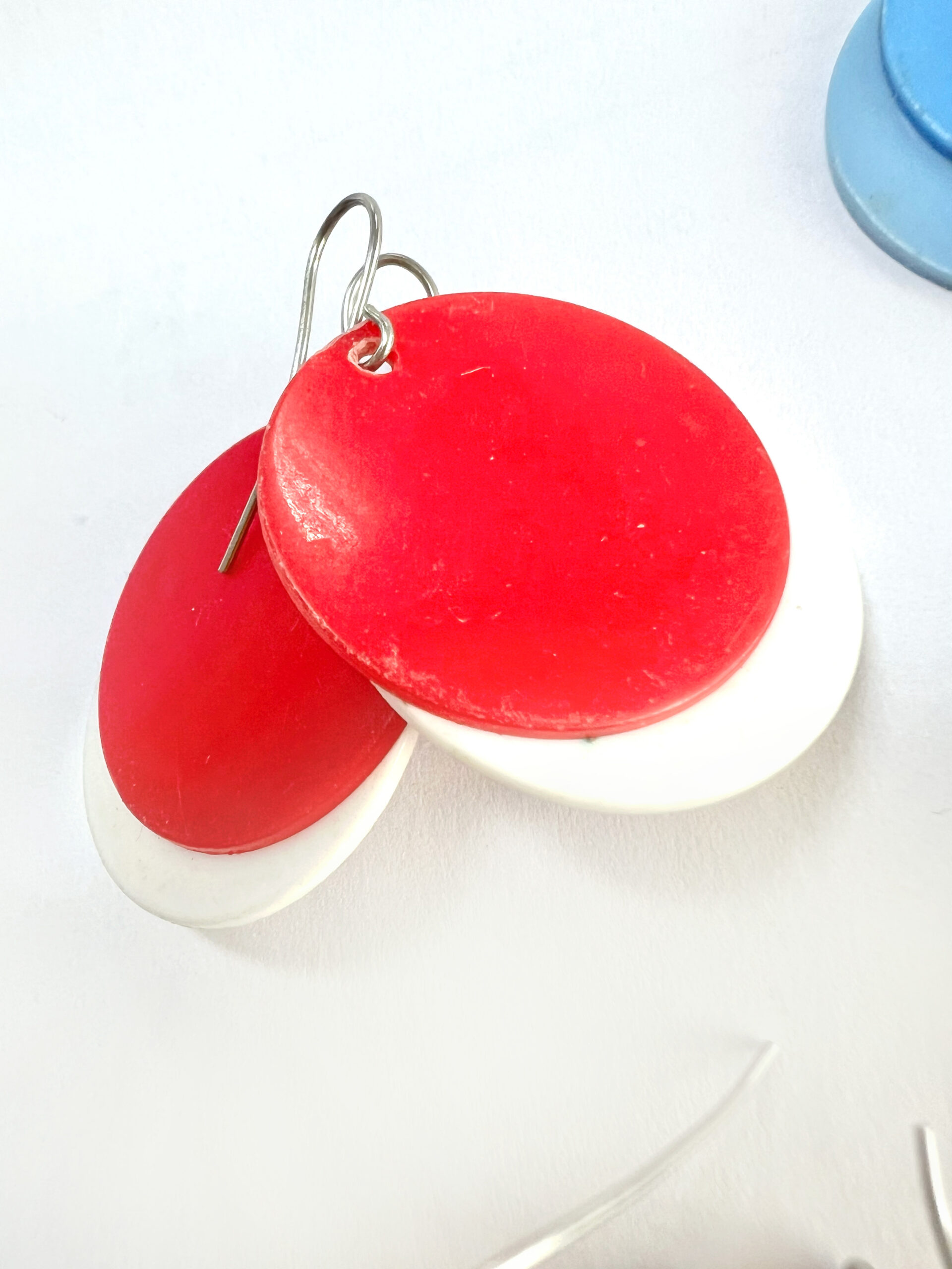 Earrings - For Pierced Ears. 4x Pair of Party Earrings. 1 x Round Blue. 1x Round Red& White. 1x Round Black & White. 1 x Red Stars ML1875 - Image 4