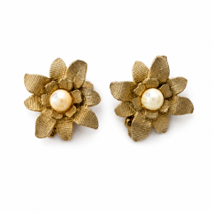 Earrings - Gold Tone Floral Earrings with Centre Faux Pearl - ML3763